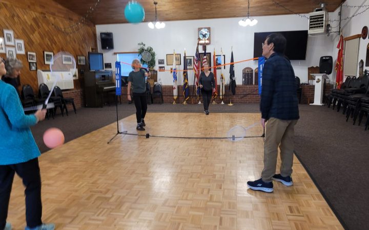 balloon badminton